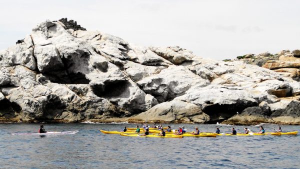 Kayaks pendant la randonnée du Cap de Creus